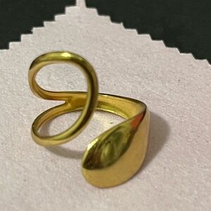 Elegant Gold-Tone Women's Ring